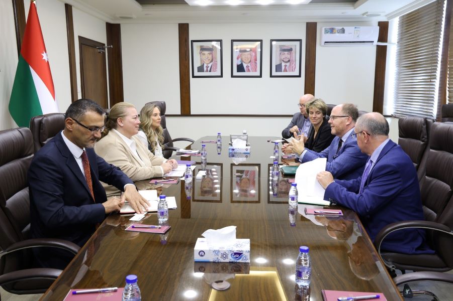 وزيرة التخطيط والتعاون الدولي تلتقي وفداً من أعضاء البرلمان البريطاني
